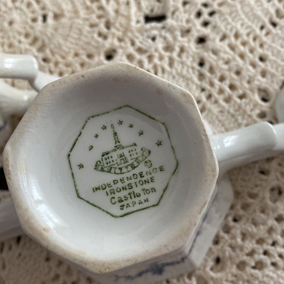 Castleton China Independence Ironstone White Blue Creamer and sugar set as is - Picture 10 of 10